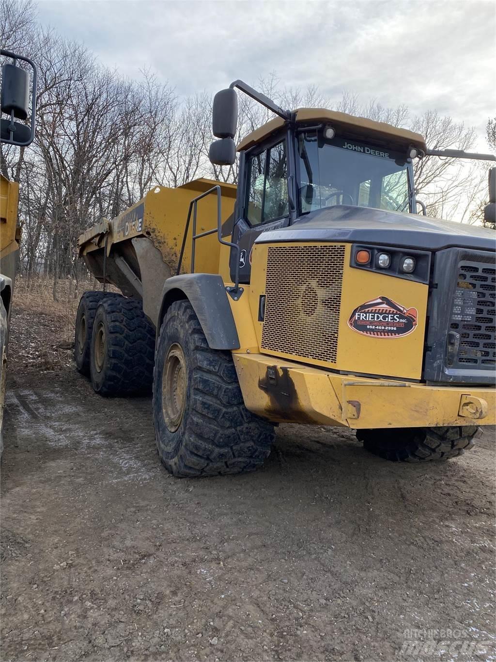John Deere 410E Artikulētie pašizgāzēji