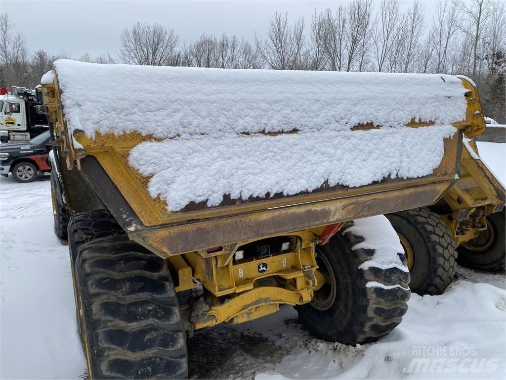 John Deere 460E Artikulētie pašizgāzēji
