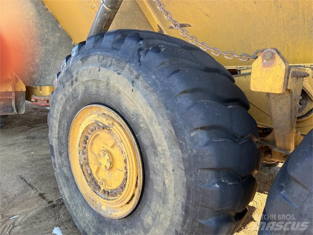 John Deere 460E Artikulētie pašizgāzēji