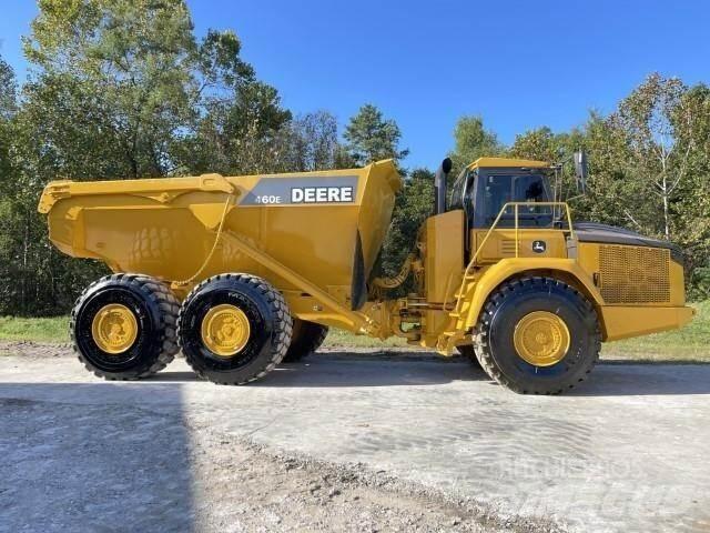 John Deere 460E Artikulētie pašizgāzēji