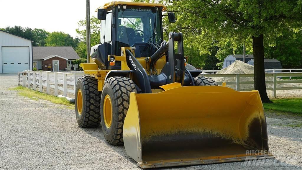 John Deere 524P Iekrāvēji uz riteņiem