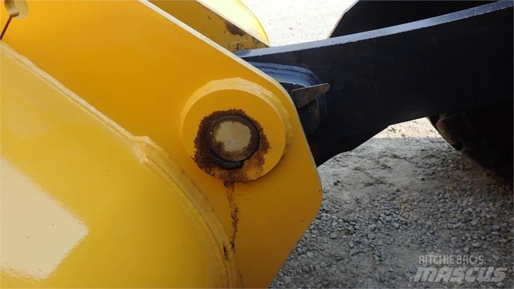 John Deere 524P Iekrāvēji uz riteņiem