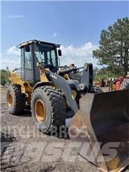 John Deere 544K Iekrāvēji uz riteņiem