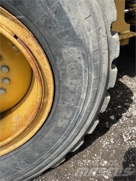 John Deere 544K Iekrāvēji uz riteņiem