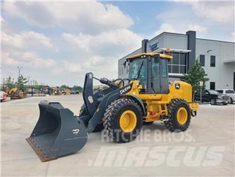 John Deere 544P Iekrāvēji uz riteņiem