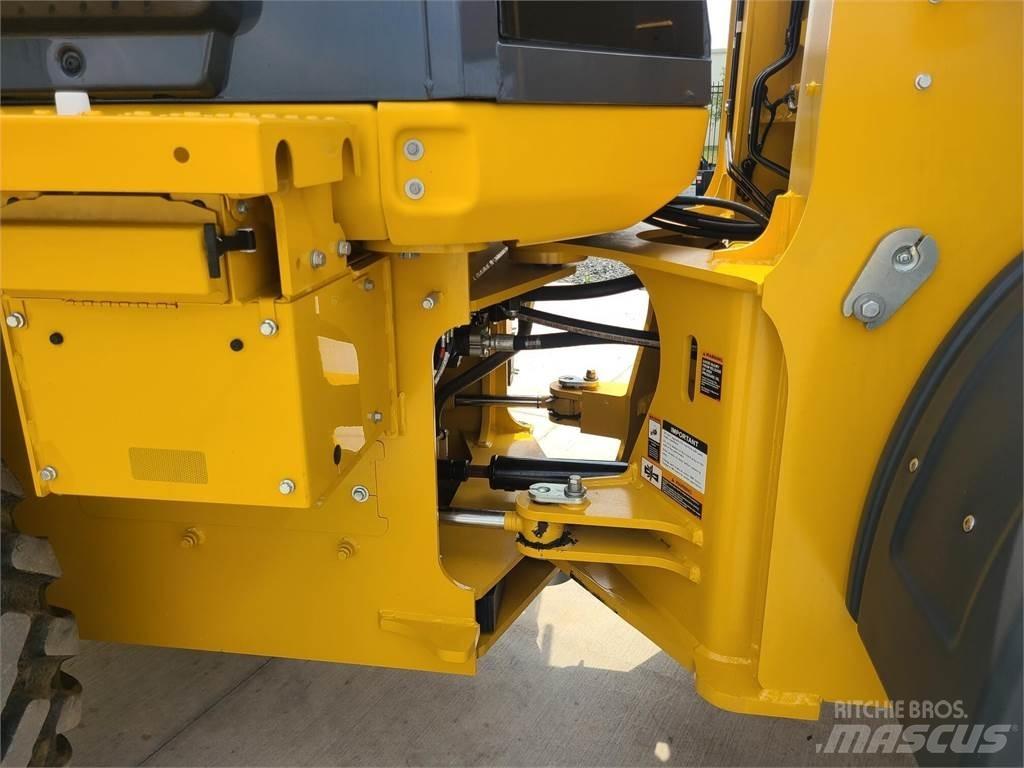John Deere 544P Iekrāvēji uz riteņiem