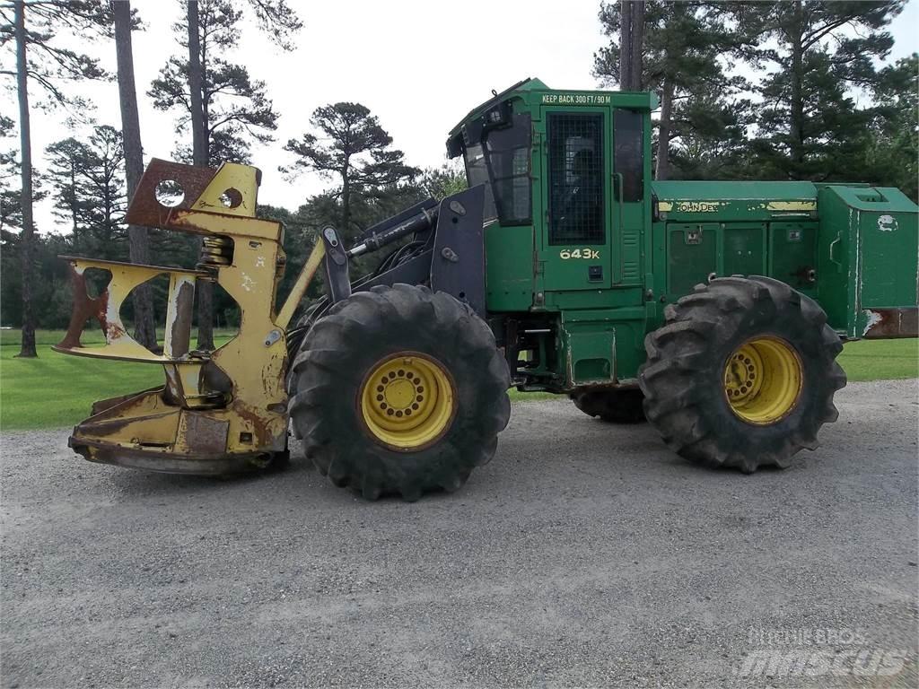 John Deere 643K Zaru savācēji