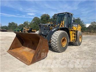 John Deere 744K Iekrāvēji uz riteņiem