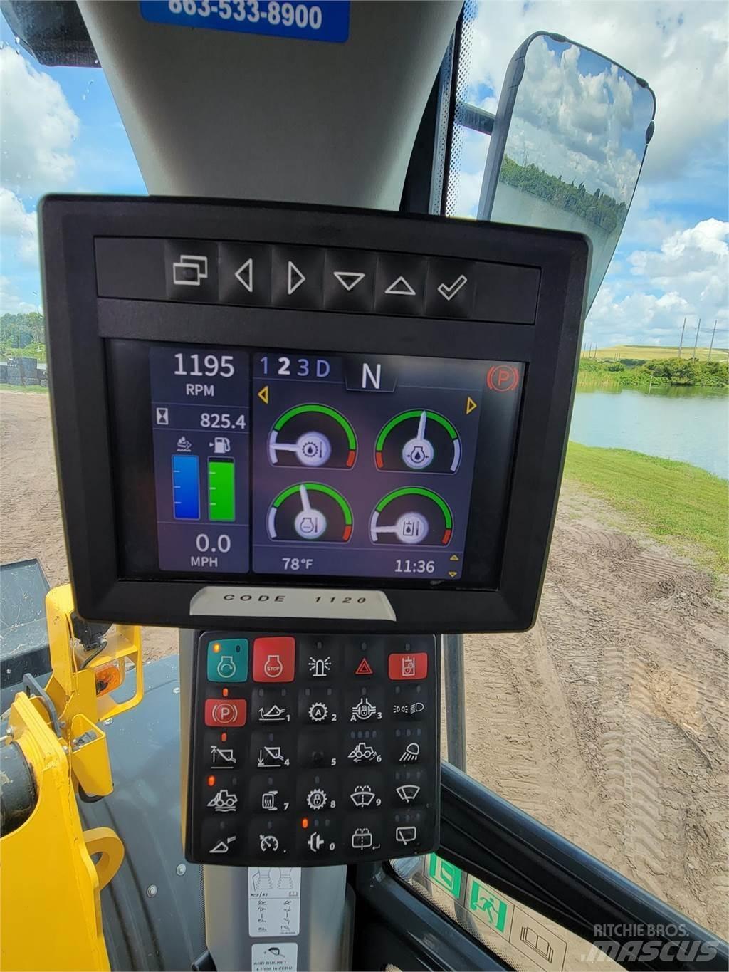 John Deere 744L Iekrāvēji uz riteņiem