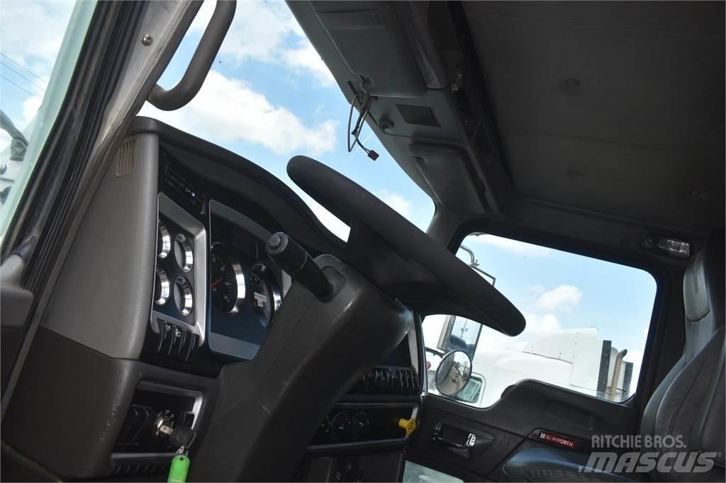 Kenworth T440 Pašizgāzējs