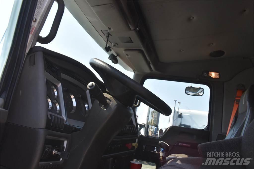 Kenworth T660 Pašizgāzējs
