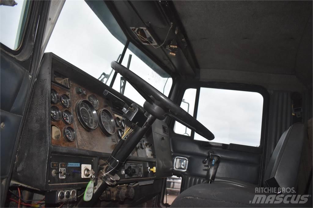 Kenworth T800 Pašizgāzējs