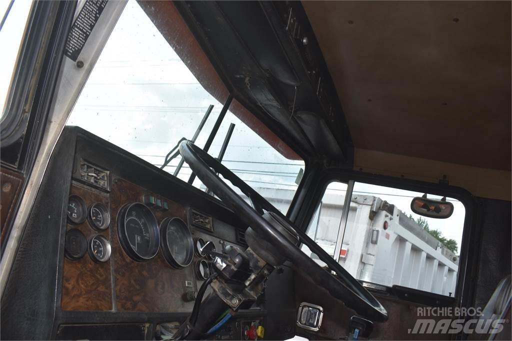 Kenworth T800 Pašizgāzējs