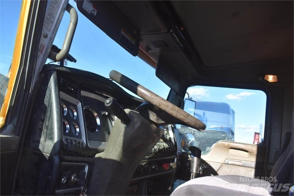 Kenworth T800 Smagās mašīnas ar celtni