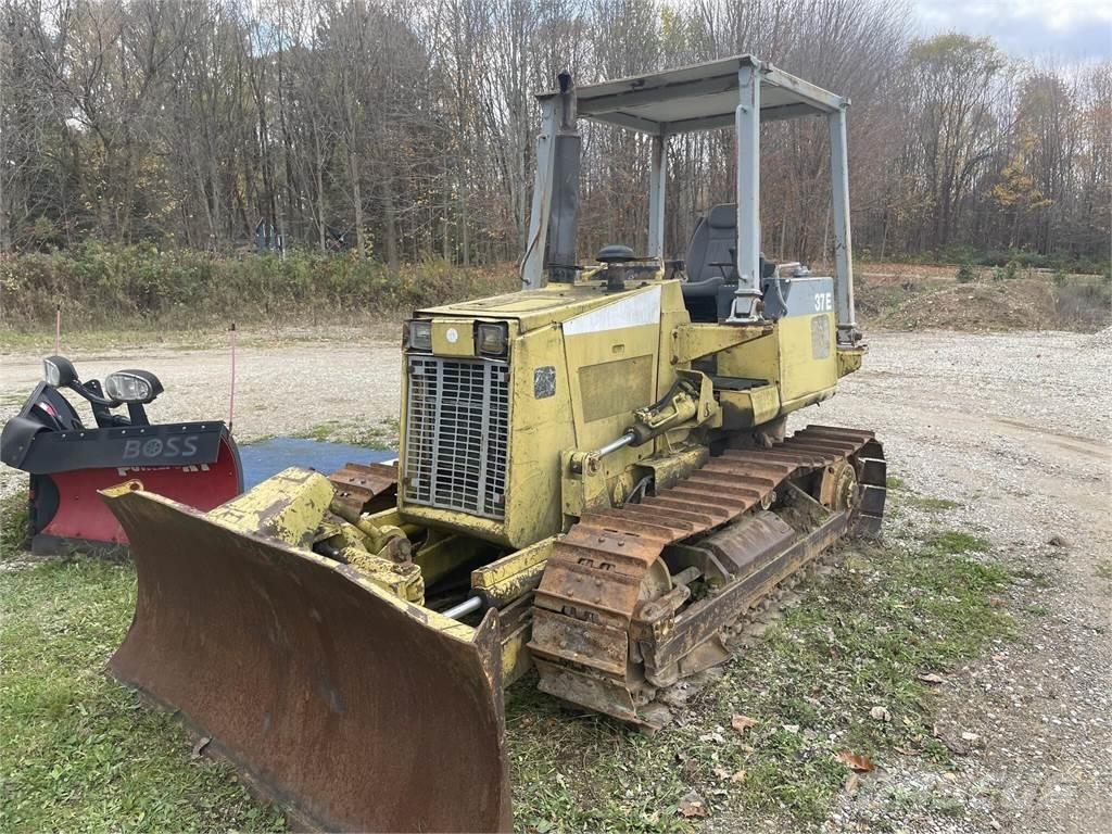 Komatsu D37E-5 Kāpurķēžu buldozeri