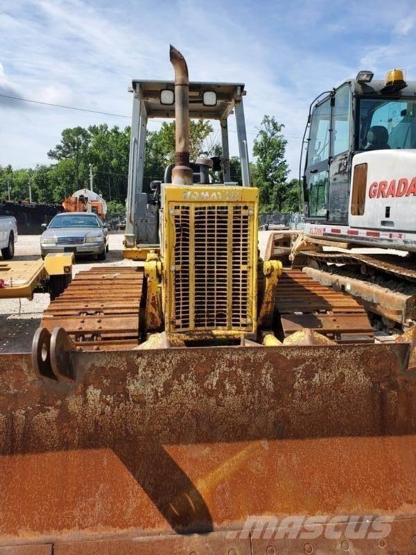 Komatsu D38P-1 LGP Kāpurķēžu buldozeri