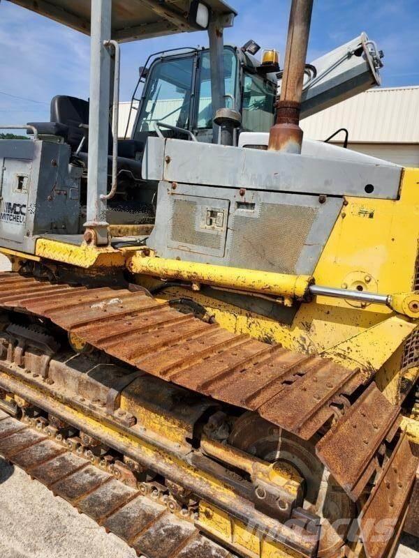Komatsu D38P-1 LGP Kāpurķēžu buldozeri