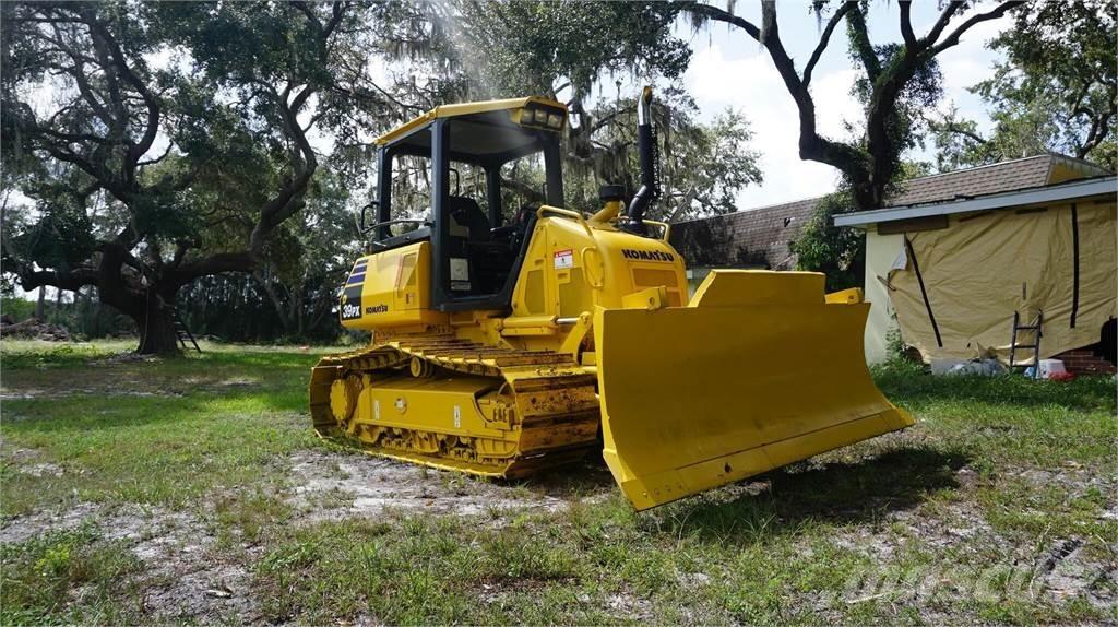 Komatsu D39PX-24 Kāpurķēžu buldozeri