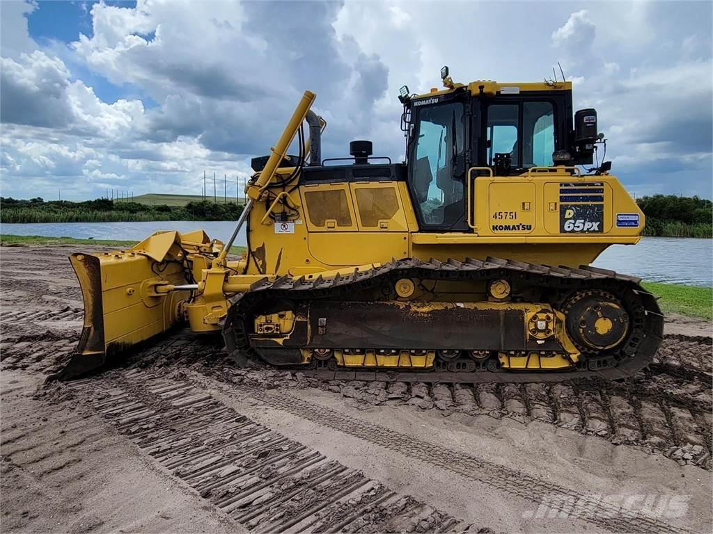Komatsu D65PX-18 Kāpurķēžu buldozeri