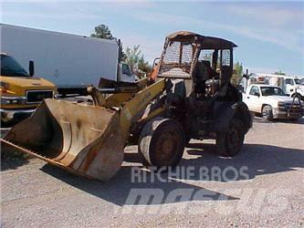 Komatsu WA100 Iekrāvēji uz riteņiem