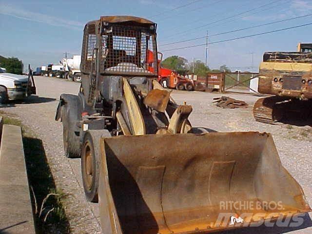 Komatsu WA100 Iekrāvēji uz riteņiem