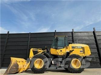 Komatsu WA200-8 Iekrāvēji uz riteņiem