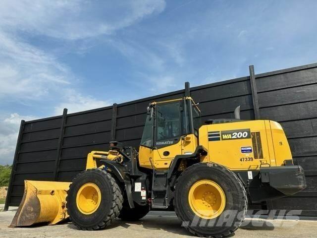 Komatsu WA200-8 Iekrāvēji uz riteņiem