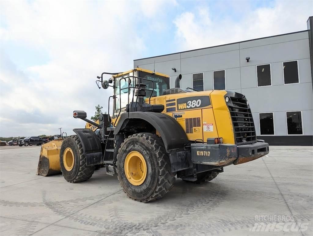 Komatsu WA380-8 Iekrāvēji uz riteņiem