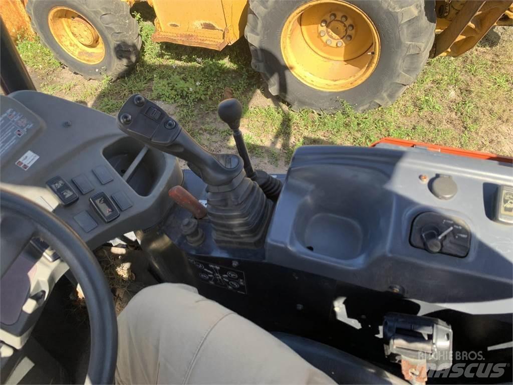 Kubota R530 Iekrāvēji uz riteņiem