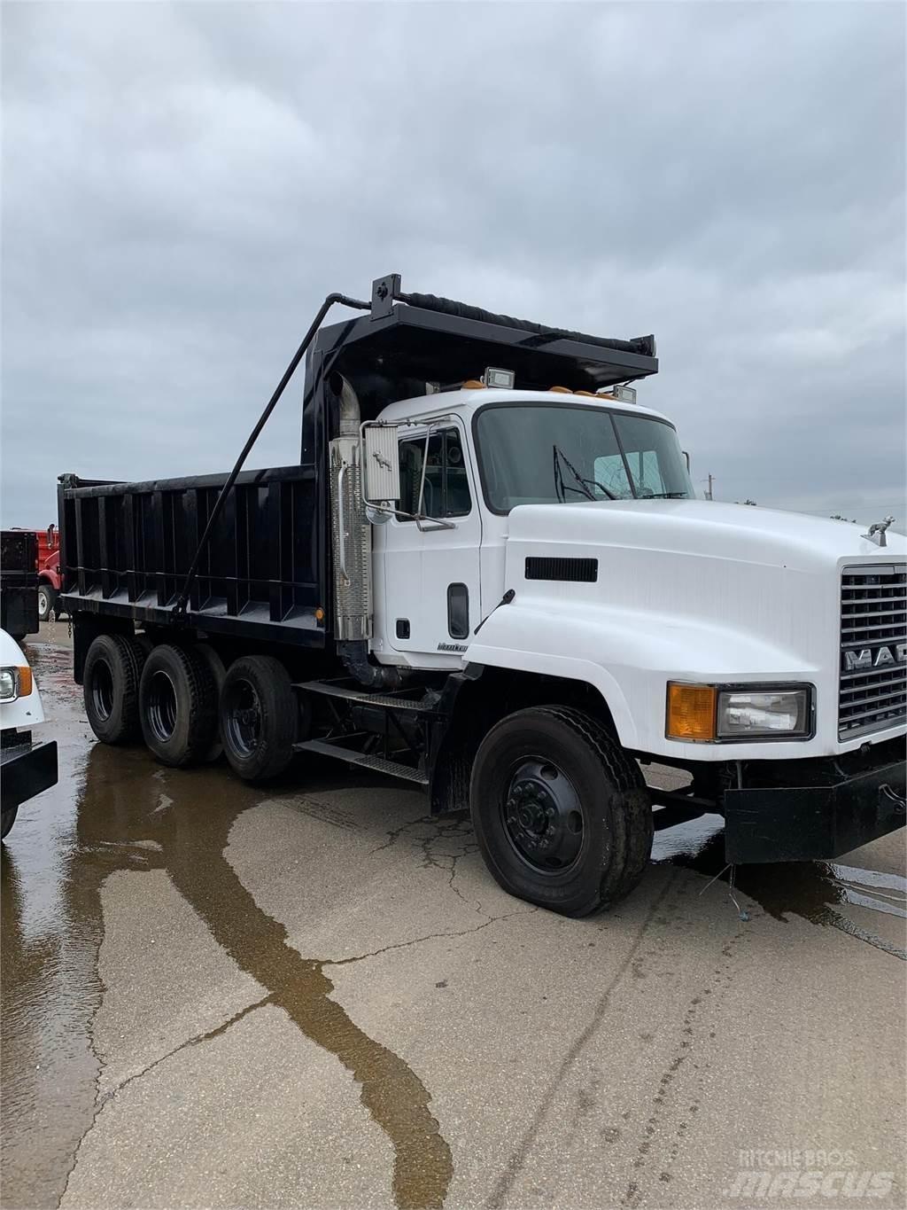 Mack CH613 Pašizgāzējs