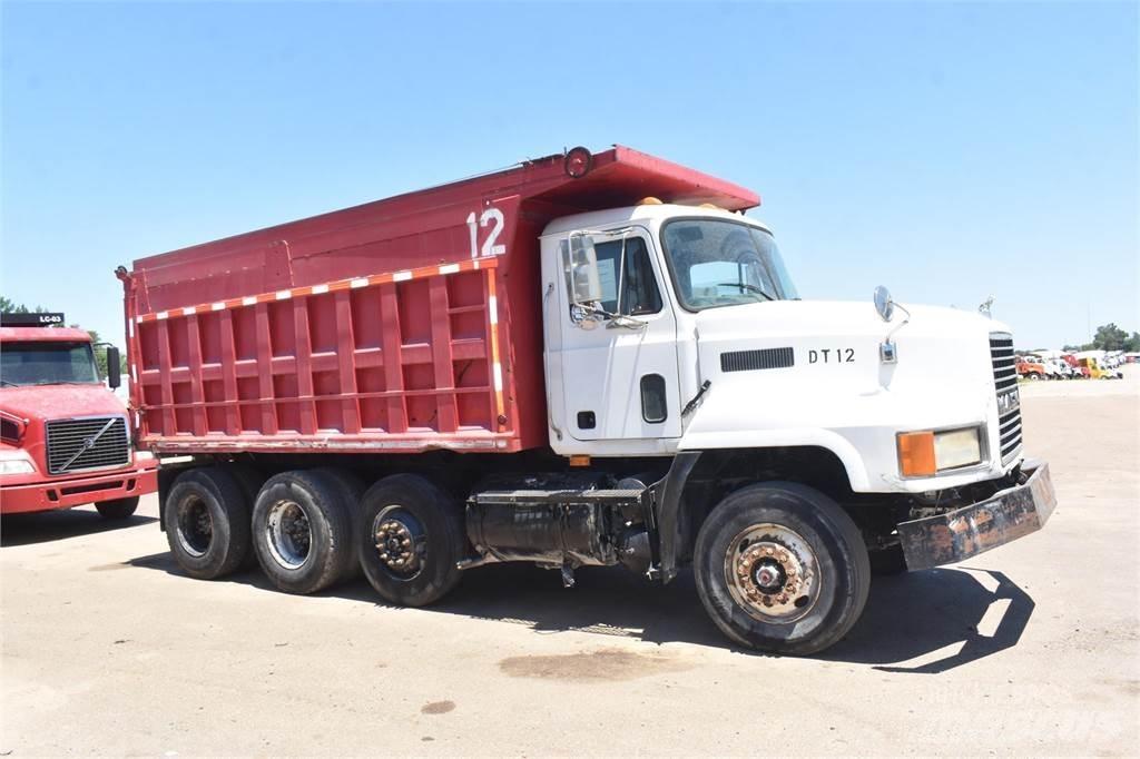 Mack CH613 Pašizgāzējs