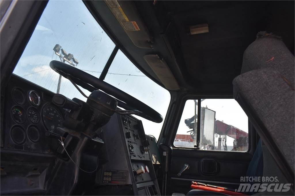 Mack CH613 Pašizgāzējs