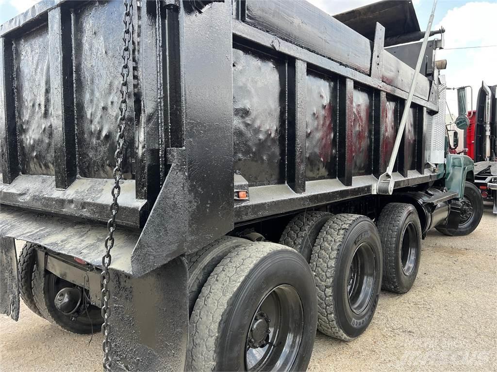 Mack CH613 Pašizgāzējs