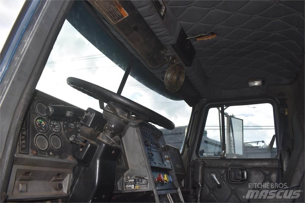 Mack CH613 Pašizgāzējs