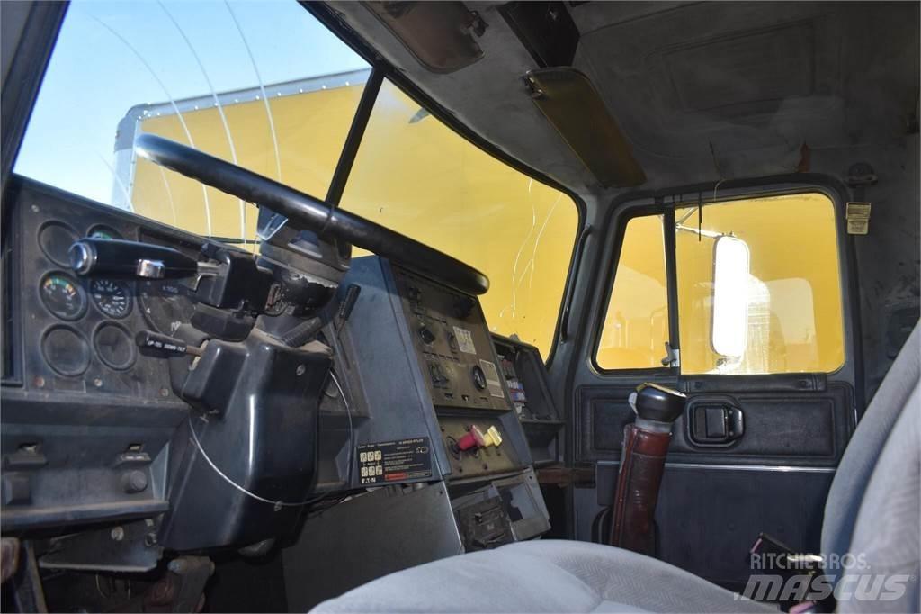 Mack CH613 Pašizgāzējs