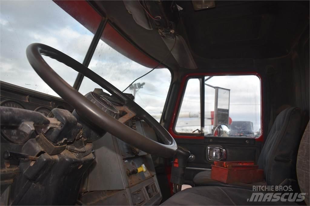 Mack CH613 Pašizgāzējs