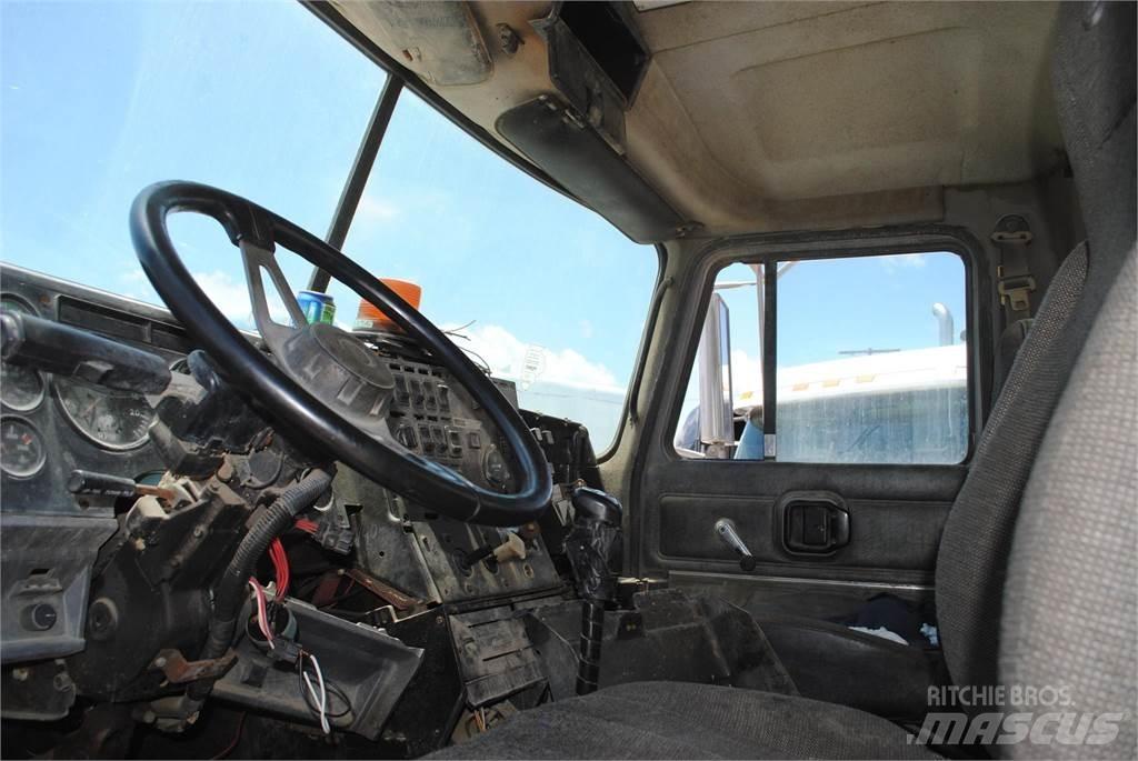 Mack CH613 Pašizgāzējs