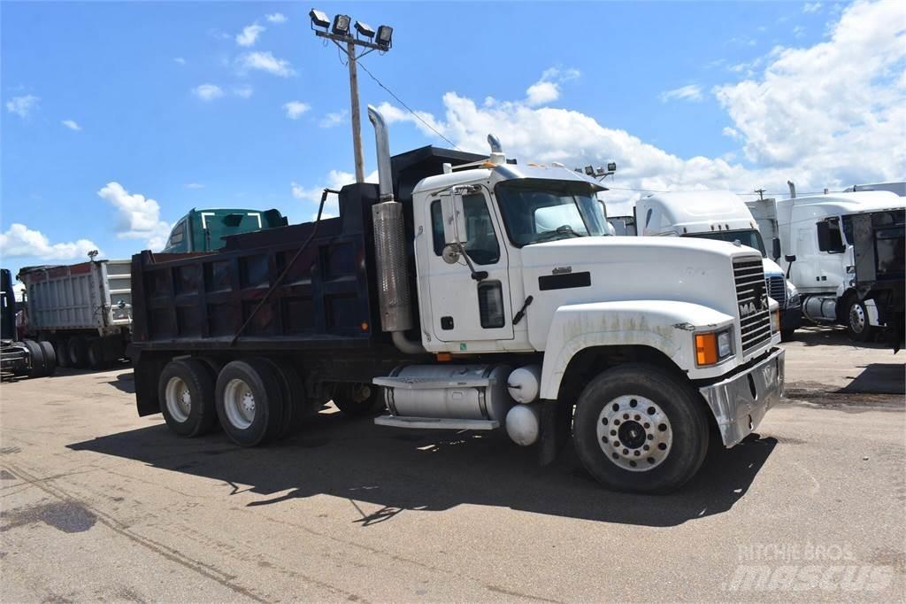 Mack CHN613 Pašizgāzējs
