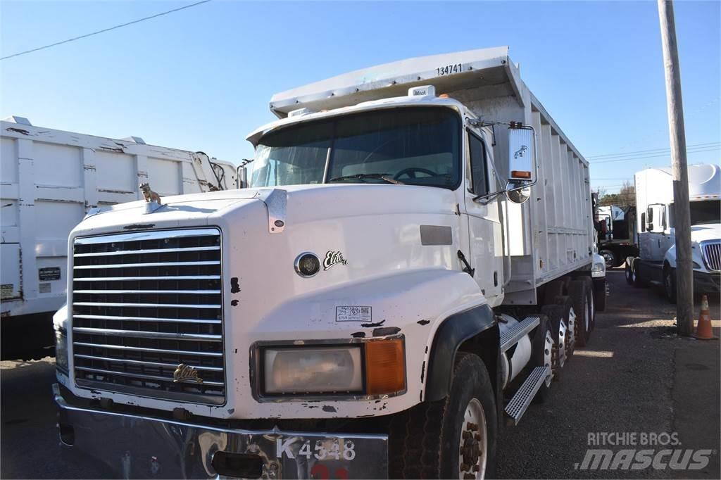 Mack CL713 Pašizgāzējs