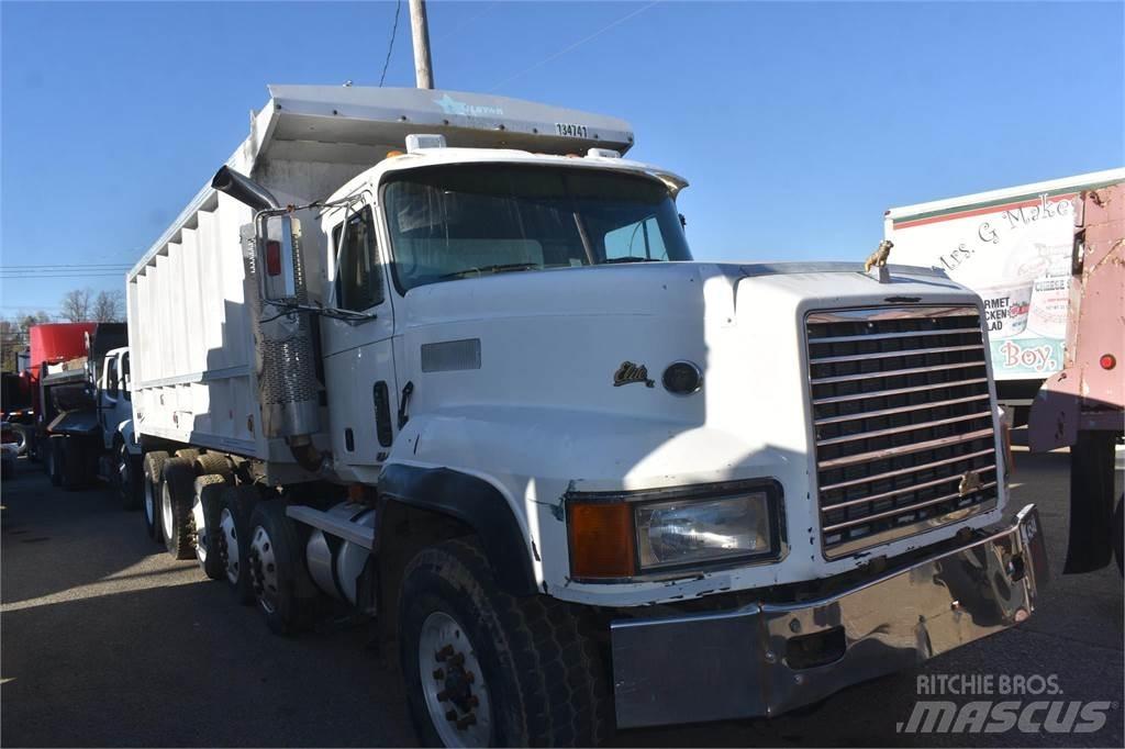 Mack CL713 Pašizgāzējs