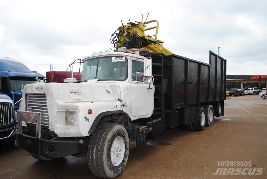 Mack DM690S Smagās mašīnas ar celtni