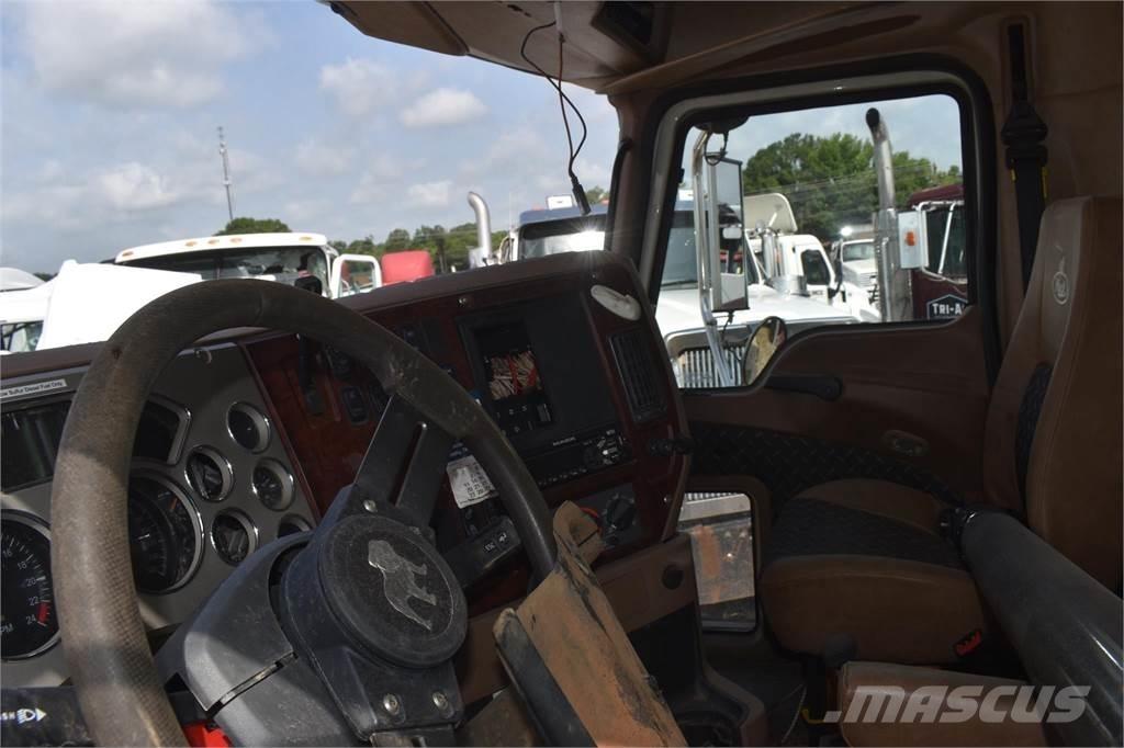 Mack GRANITE GU713 Pašizgāzējs