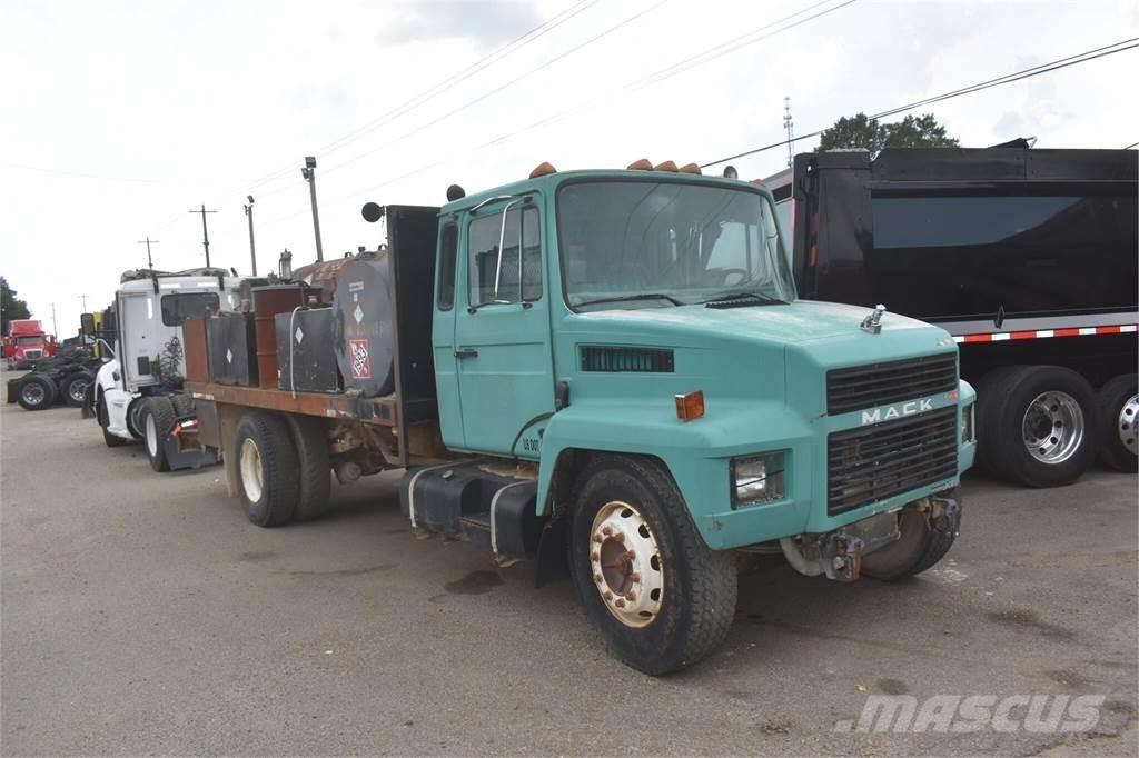 Mack MIDLINER CS200 Autocisterna