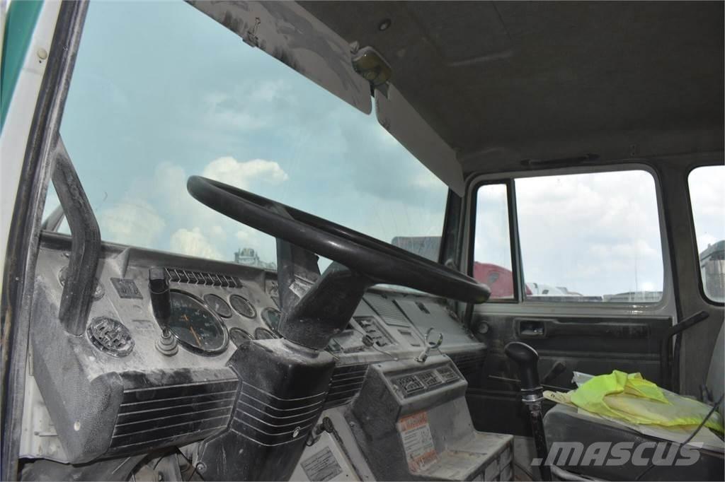 Mack MIDLINER CS200 Autocisterna
