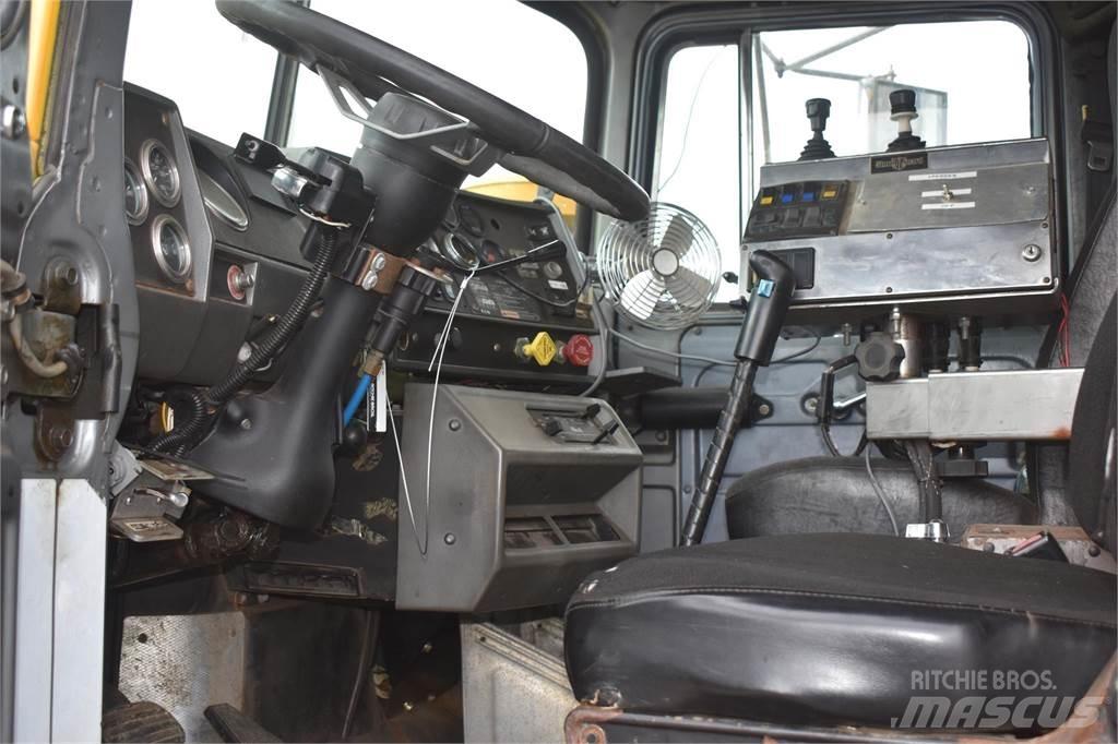 Mack RD688S Pašizgāzējs