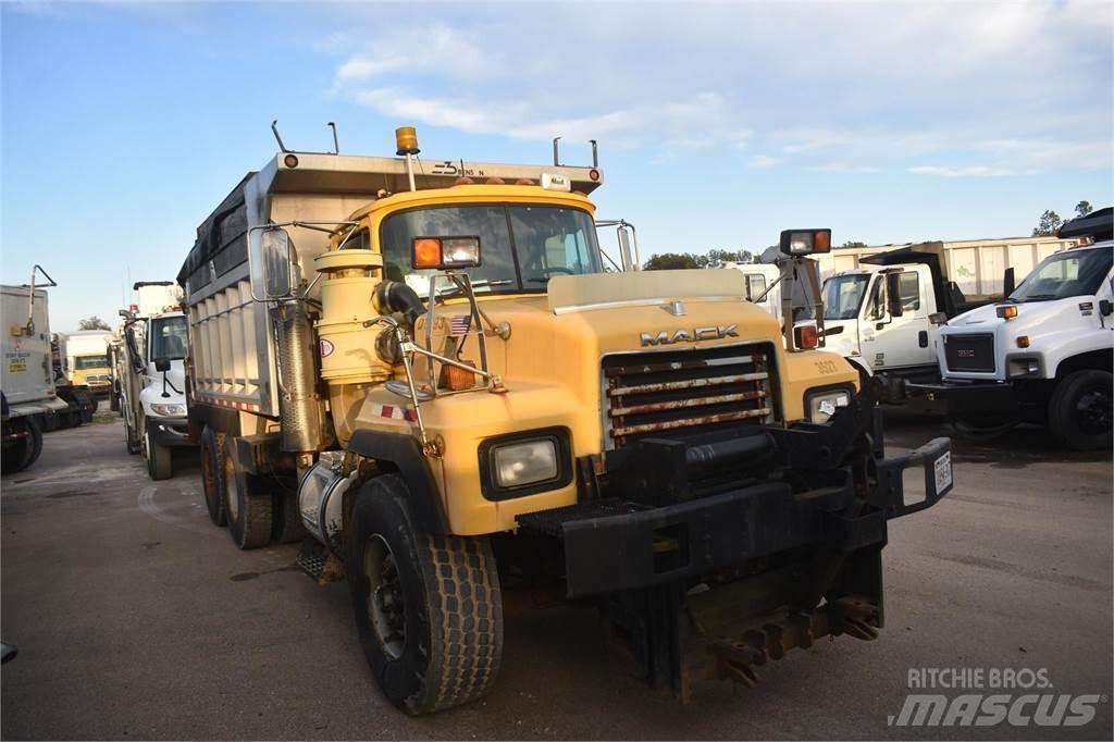 Mack RD688S Pašizgāzējs