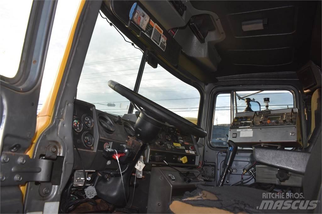 Mack RD688S Pašizgāzējs