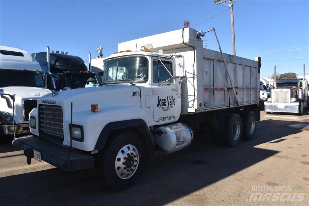 Mack RD688S Pašizgāzējs