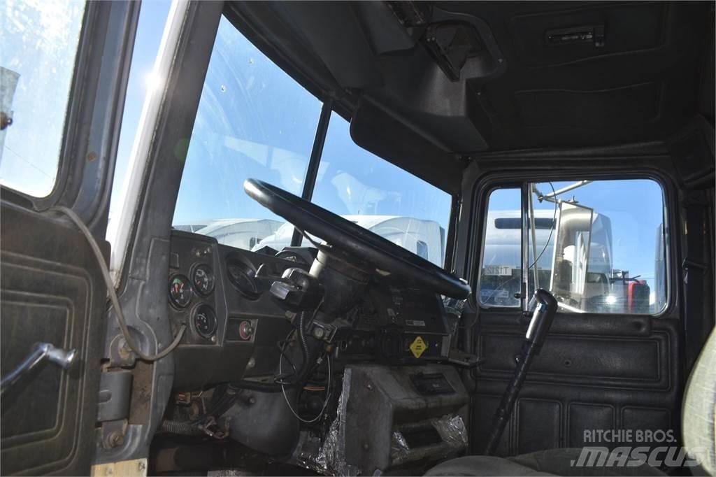 Mack RD688S Pašizgāzējs