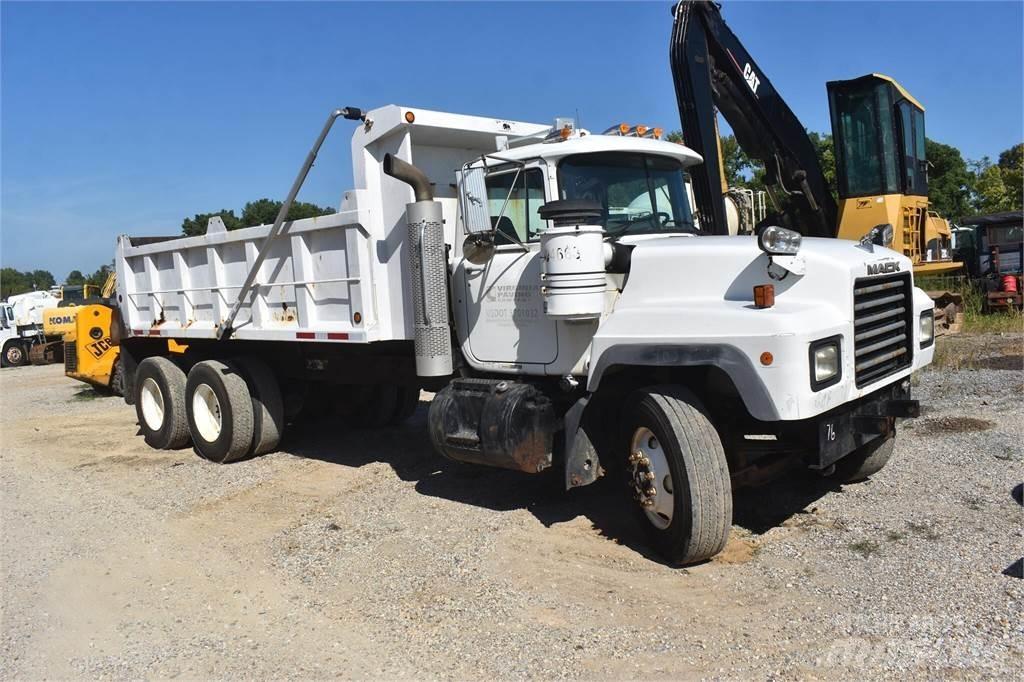 Mack RD690S Pašizgāzējs